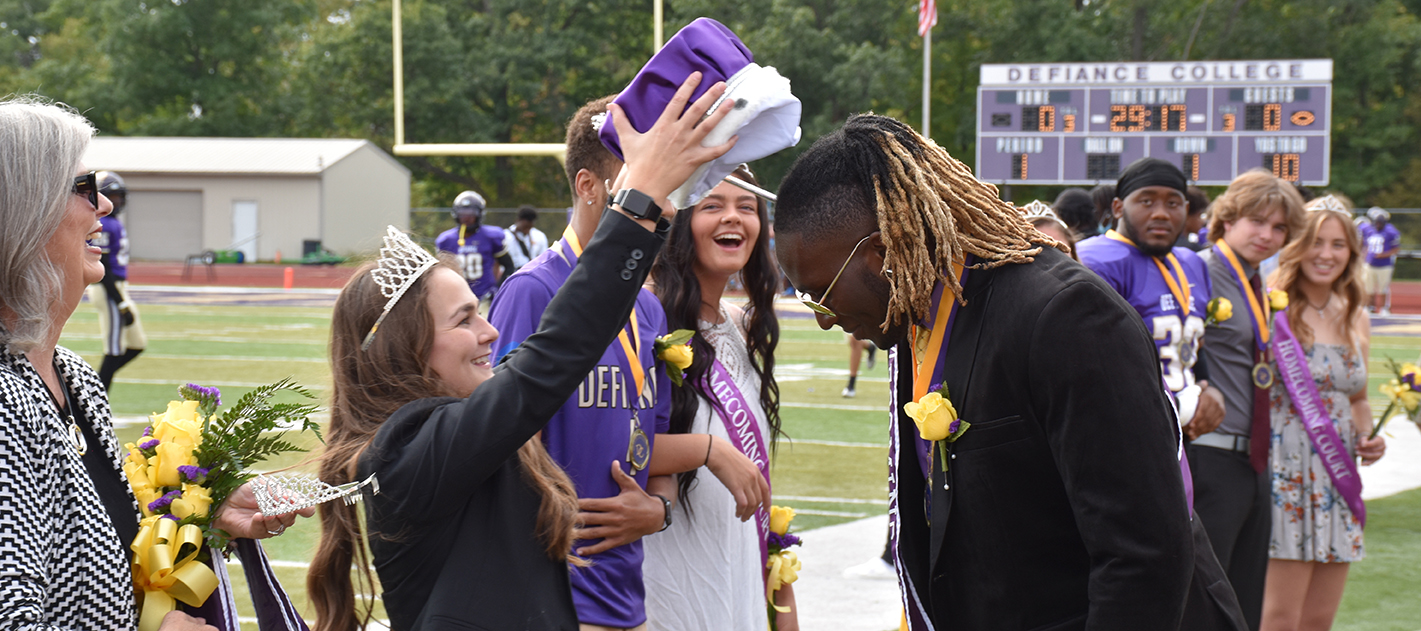 2019 Homecoming queen crowning 2021 Homecoming king