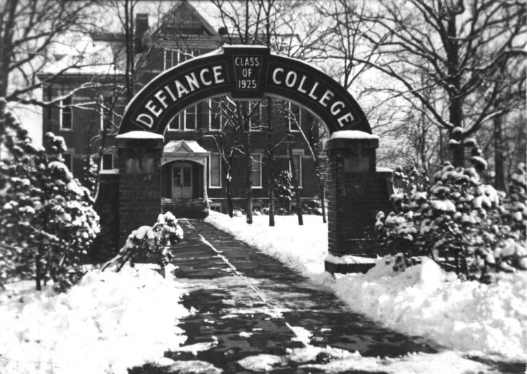 IB49_Defiance_College_arch